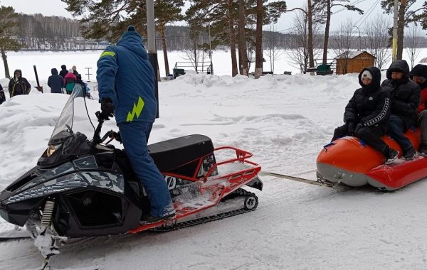 Катание на снегоходах с бананом в Зенковском парке - достопримечательности