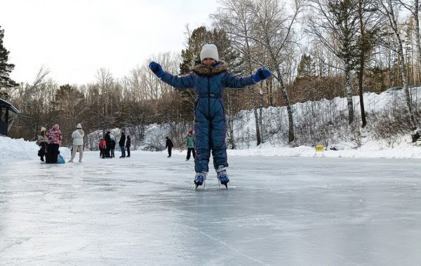 Каток на пруду в Таежном - достопримечательности