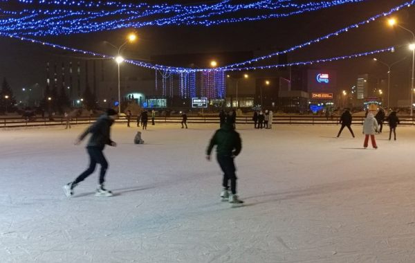 Открытый каток на Площади общественных мероприятий - достопримечательности