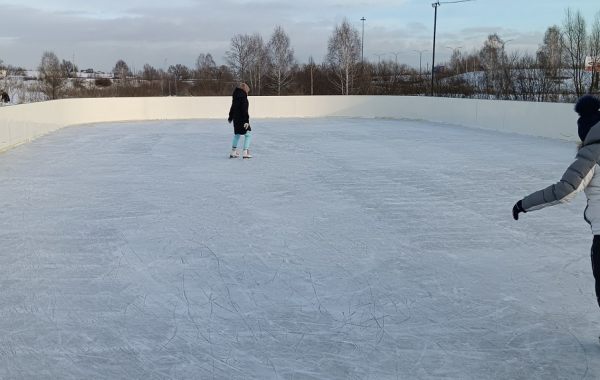 Открытый каток в парк отеле "Застава" на Ильинке - достопримечательности