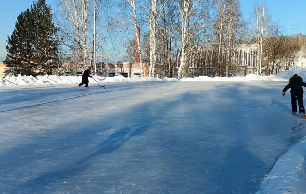 Каток у санатория Шахтер - достопримечательности