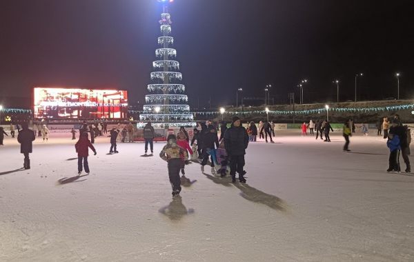 Зимний ледовый каток на Московской площади - достопримечательности