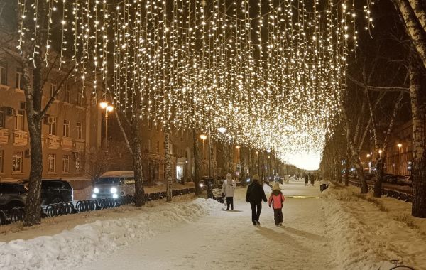 Сквер на улице Кирова к Парку чудес - достопримечательности
