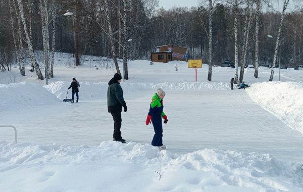 Открытый каток в Лесной республике - достопримечательности