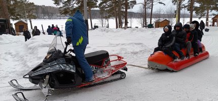 Катание на снегоходах с бананом в Зенковском парке