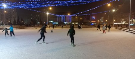 Открытый каток на Площади общественных мероприятий