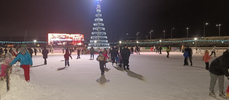 Зимний ледовый каток на Московской площади