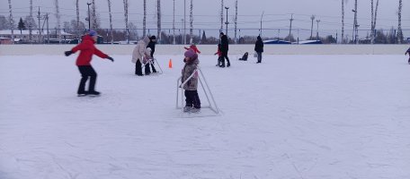 Зимний каток у Ледового дворца Металлист