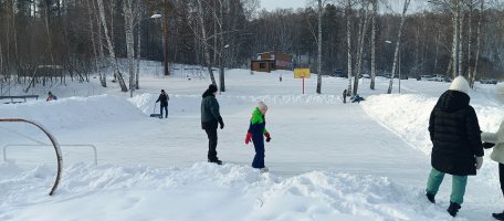 Открытый каток в Лесной республике